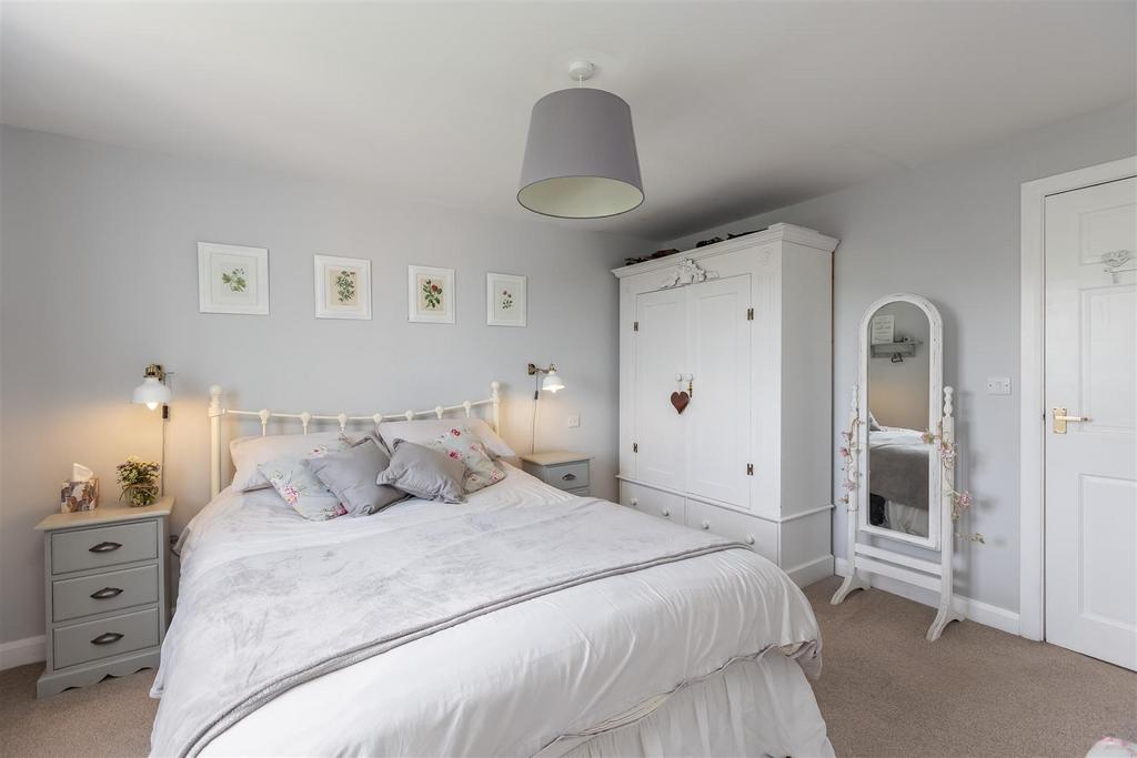 Dale Cottage Bedroom 1-2[1].jpg