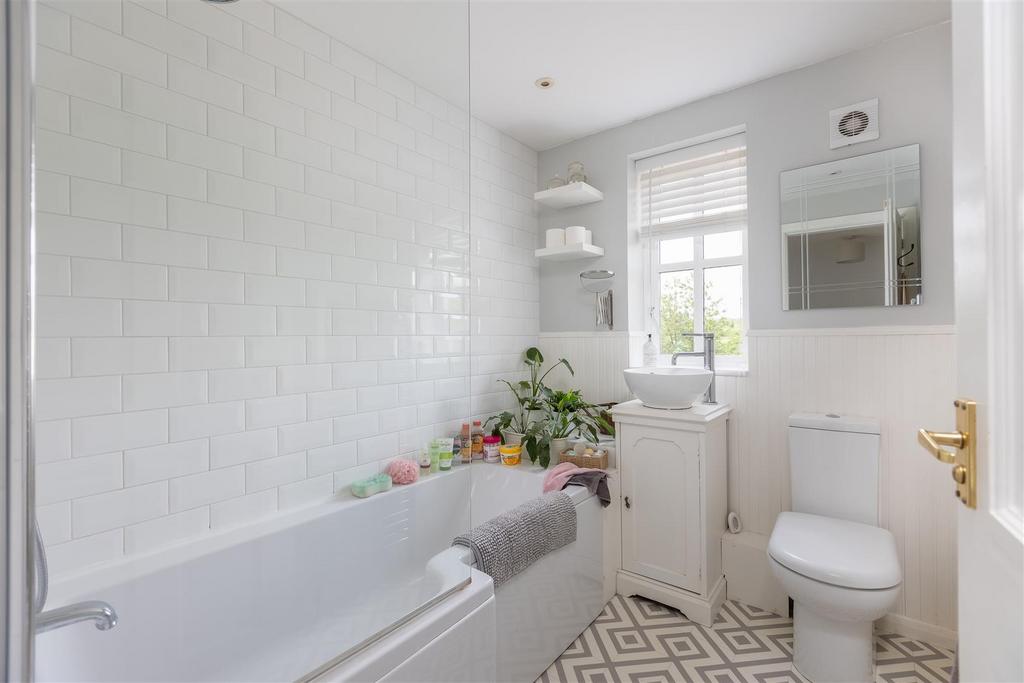 Dale Cottage Bathroom-1[1].jpg