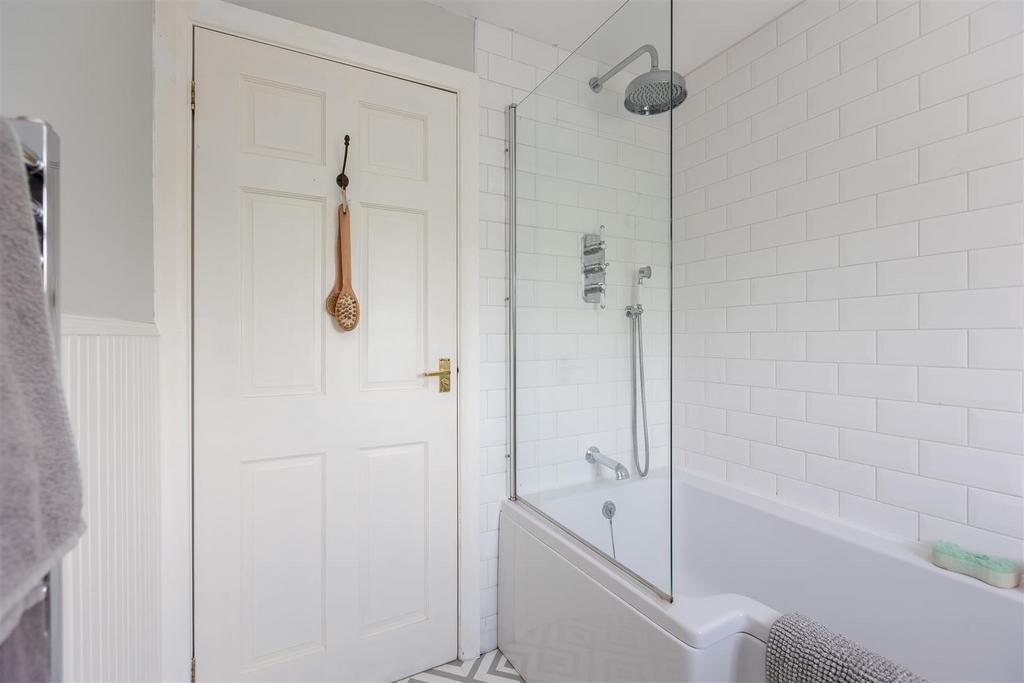 Dale Cottage Bathroom-2[1].jpg