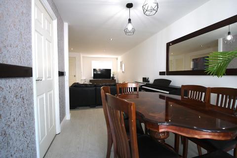 4 bedroom house to rent, Vulcan Close, London E6