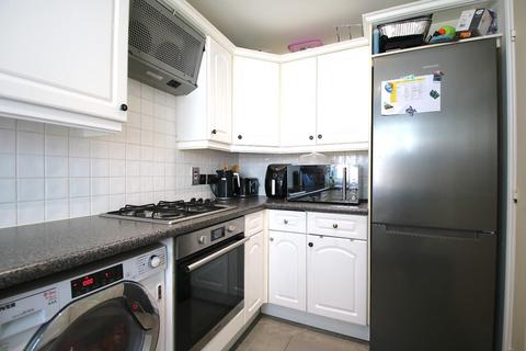 4 bedroom house to rent, Vulcan Close, London E6