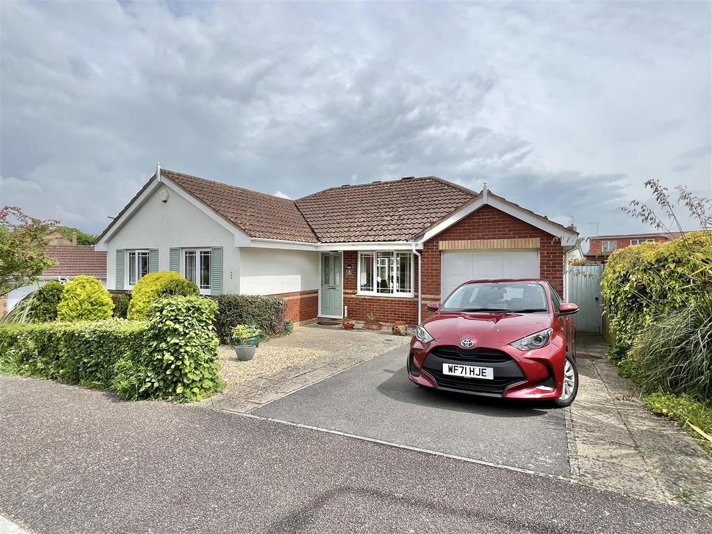 Ryalls Court, Seaton EX12 3 bed detached bungalow £550,000