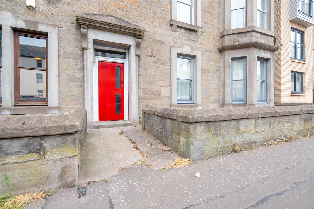 Clepington Road, Dundee 2 bed flat for sale £89,995