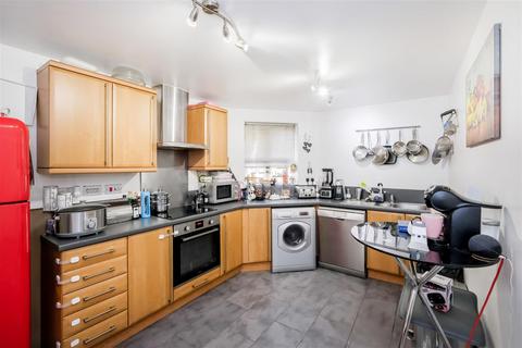 37 Alveston Square, London, E18 1AQ