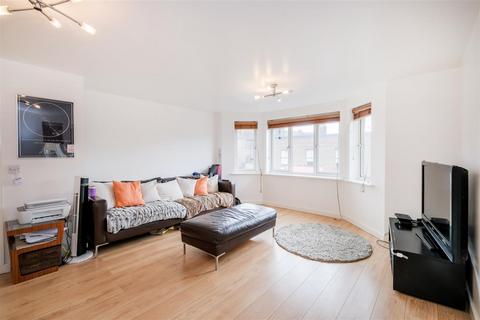 37 Alveston Square, London, E18 1AQ