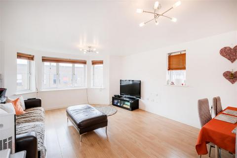 37 Alveston Square, London, E18 1AQ