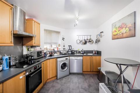 37 Alveston Square, London, E18 1AQ