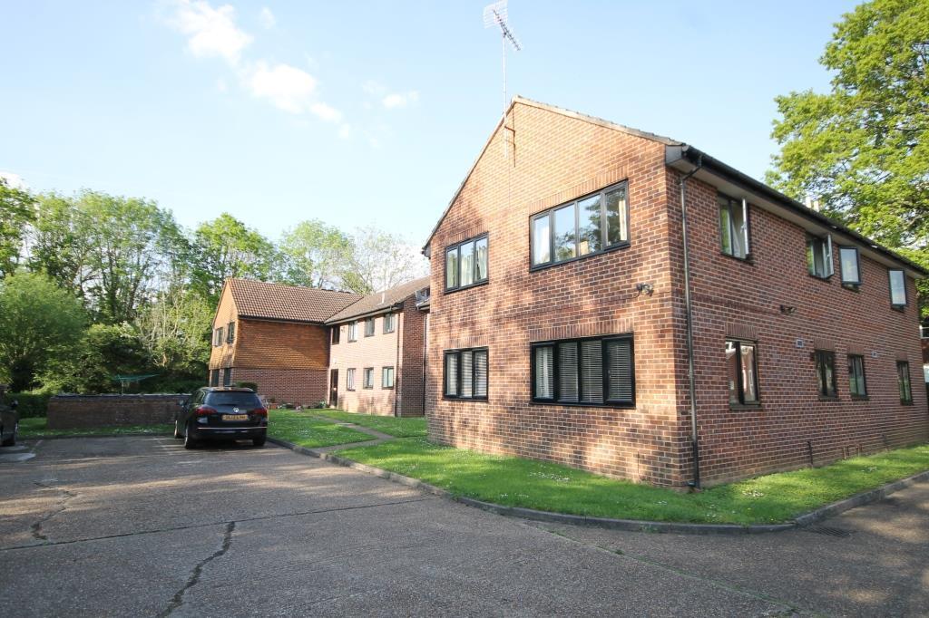 MERRYLANDS ROAD, GREAT BOOKHAM, KT23 2 bed apartment £279,950