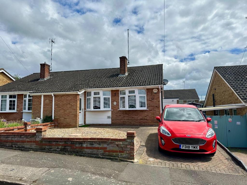 Grasscroft, Kingsthorpe, Northampton NN2 2 bed semidetached bungalow