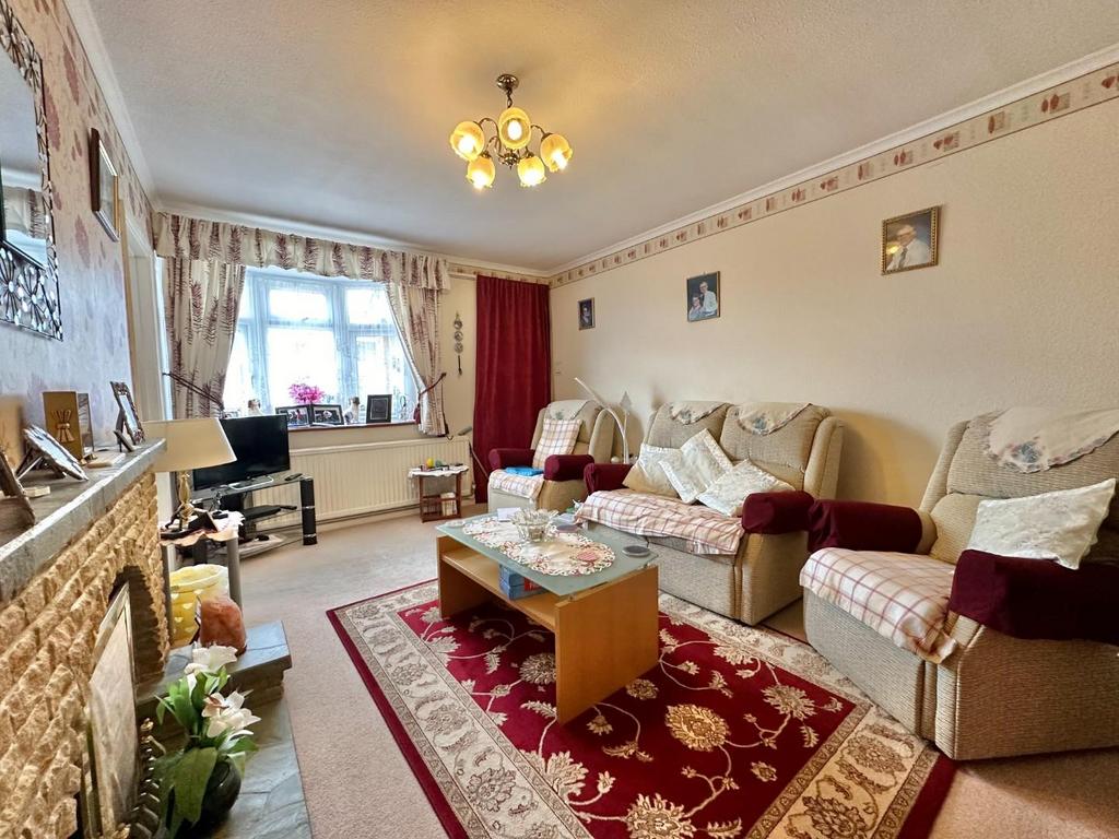 Grasscroft, Kingsthorpe, Northampton NN2 2 bed semidetached bungalow