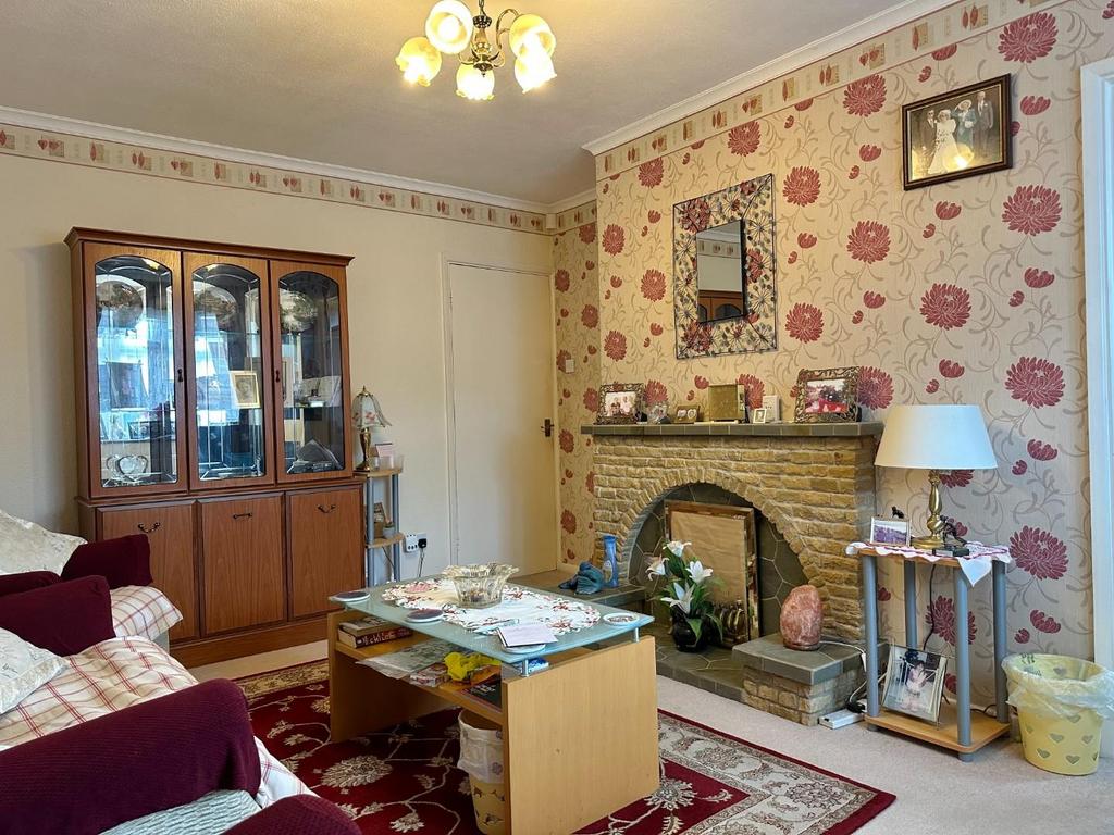 Grasscroft, Kingsthorpe, Northampton NN2 2 bed semidetached bungalow