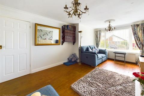 2 bedroom detached bungalow for sale, Upminster Drive, Nottingham NG5