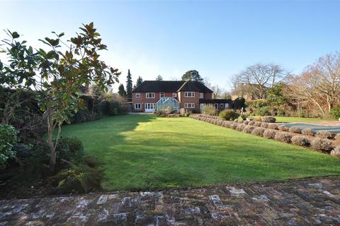 5 bedroom house to rent, Cranleigh Road, Wonersh GU5