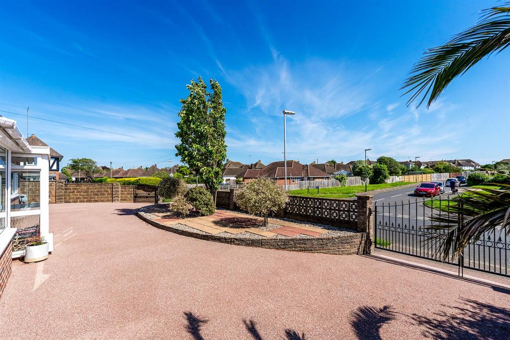 'Carriage' Style Driveway
