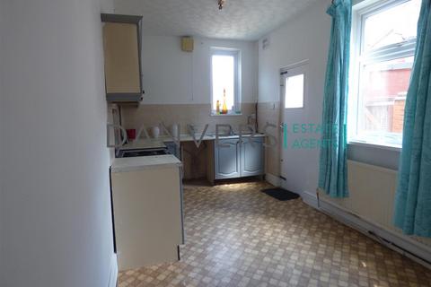 3 bedroom end of terrace house to rent, Equity Road, Leicester LE3