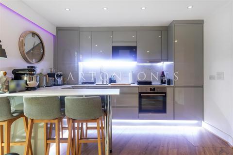 1 bedroom flat for sale, 6 Salamanca Place, Vauxhall London, SE1