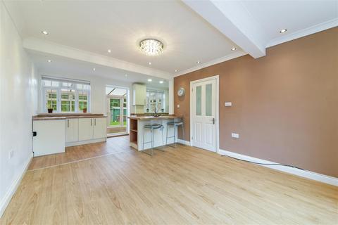 3 bedroom house to rent, Central Road, Morden SM4
