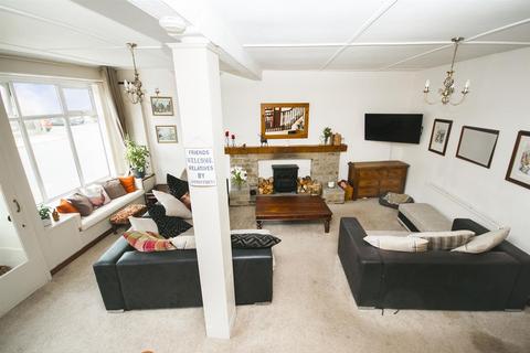 4 bedroom end of terrace house for sale, Bolton Road North, Ramsbottom, Bury