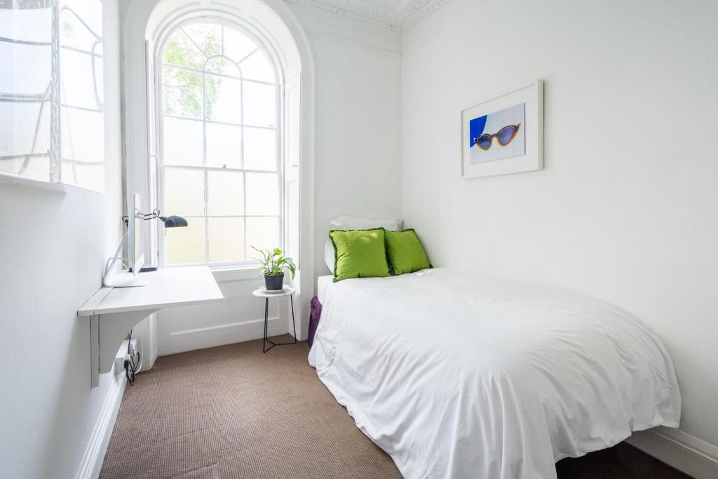 Flat B Lambridge Grange BA1 8 BE-13.jpg