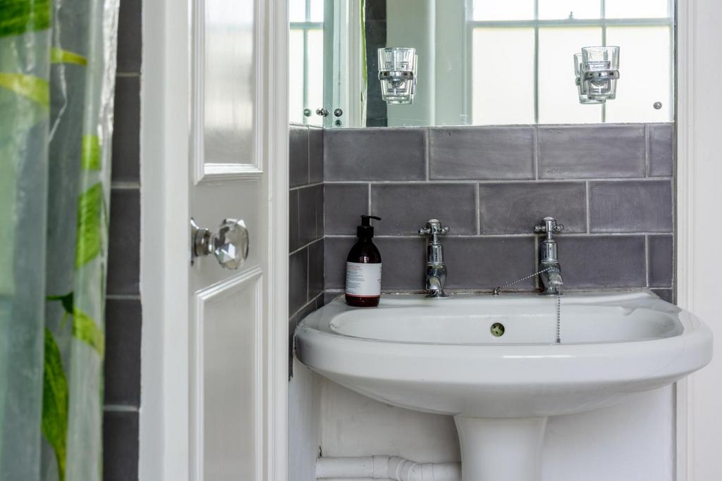 Flat B Lambridge Grange BA1 8 BE-19.jpg
