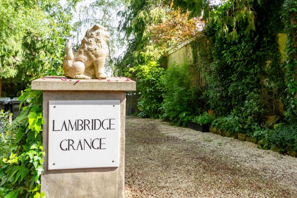 Flat B Lambridge Grange BA1 8 BE-1.jpg