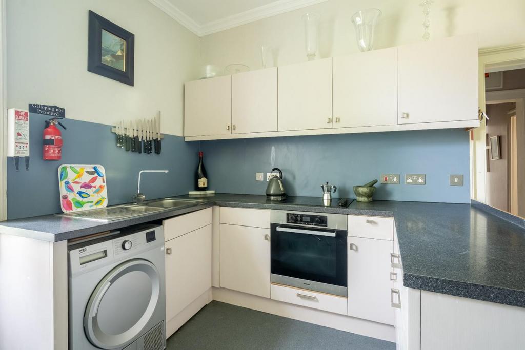 Flat B Lambridge Grange BA1 8 BE-23.jpg