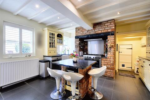 100 Bondgate, Castle Donington, Derby, DE74 2NR