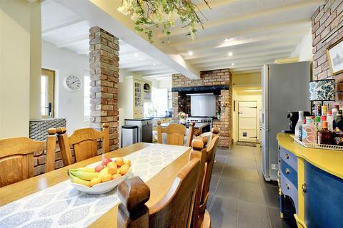100 Bondgate, Castle Donington, Derby, DE74 2NR