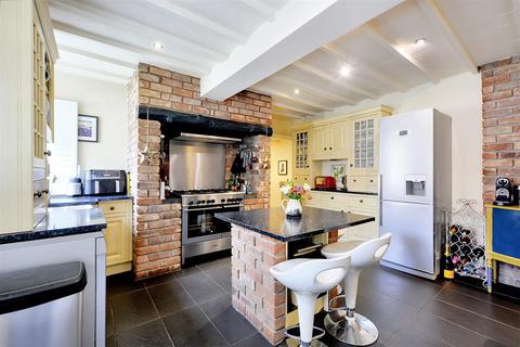 100 Bondgate, Castle Donington, Derby, DE74 2NR