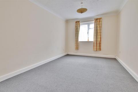 2 bedroom apartment to rent, Robbs Walk, St. Ives