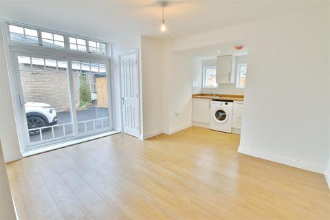 1 bedroom flat to rent, High Street, Huntingdon