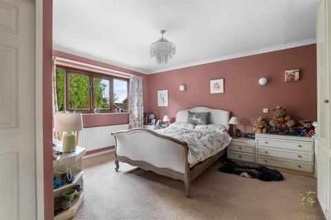 2 Allsebrook Gardens, Badsey, Evesham, WR11 7HJ