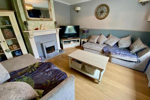 3 bedroom semi-detached house for sale, Gisbourne Road, Huddersfield
