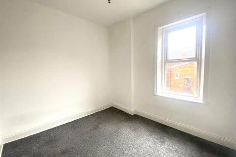 3 bedroom apartment to rent, Grafton Road, Whitley Bay