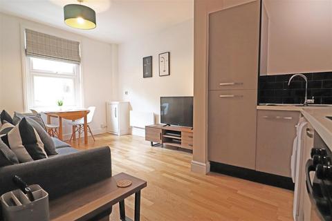 1 bedroom flat for sale, Garlands Road, Redhill
