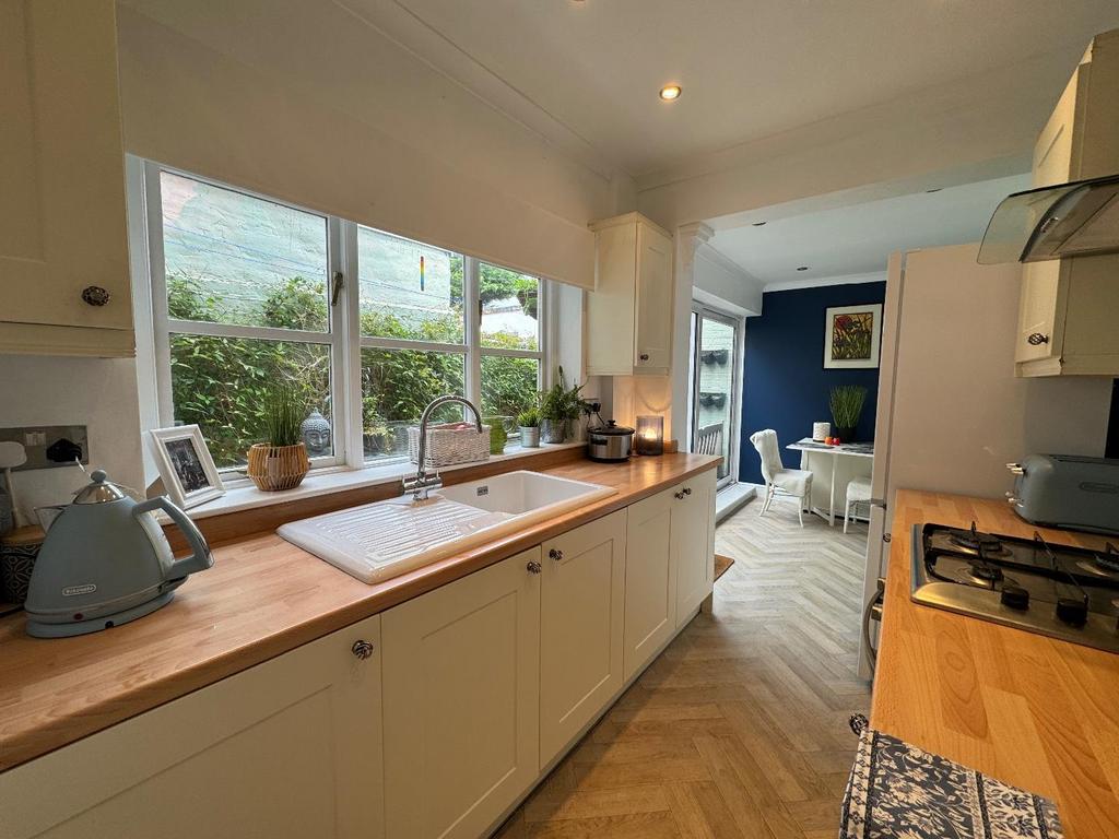 Kitchen dining area