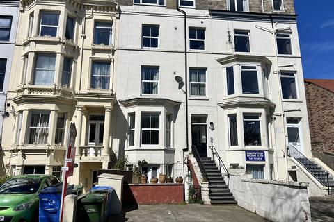 2 bedroom flat for sale, Castle Road, Scarborough