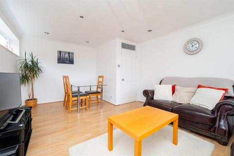 2 bedroom apartment for sale, Westbourne Avenue, Cheam, Sutton