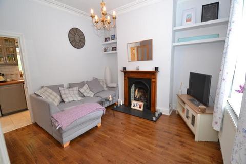 2 bedroom end of terrace house for sale, New Street, Idle,