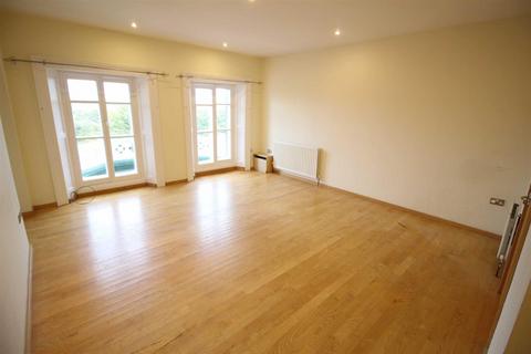 3 bedroom flat to rent, Priors Terrace, North Shields