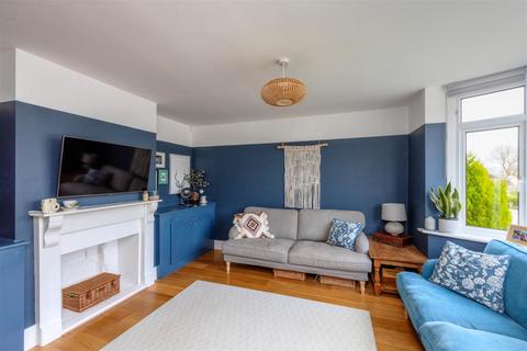 27 Longford Crescent, Sheffield, S17 4LJ