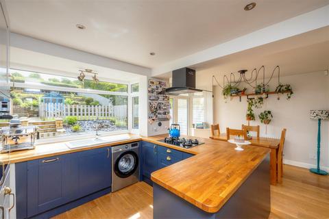 27 Longford Crescent, Sheffield, S17 4LJ