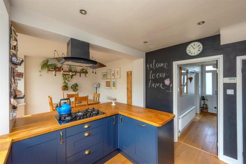 27 Longford Crescent, Sheffield, S17 4LJ