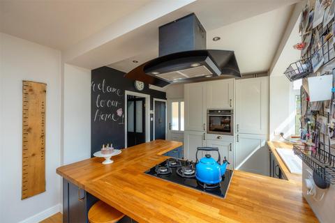 27 Longford Crescent, Sheffield, S17 4LJ