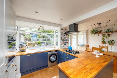 27 Longford Crescent, Sheffield, S17 4LJ