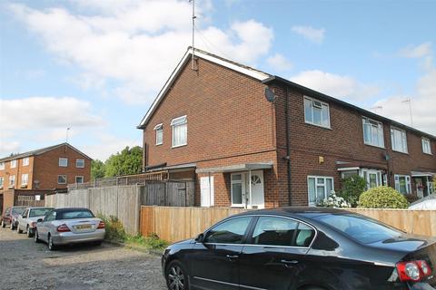 2 bedroom flat for sale, Harcourt Road, Bushey WD23