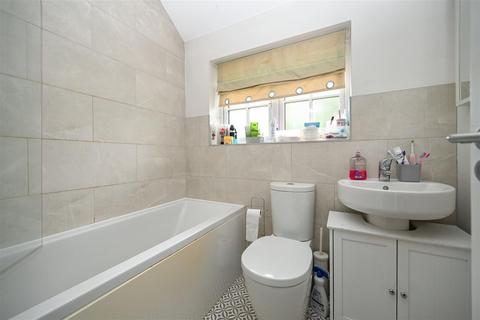 5 Branwell Road, Guiseley, Leeds, LS20 9FG