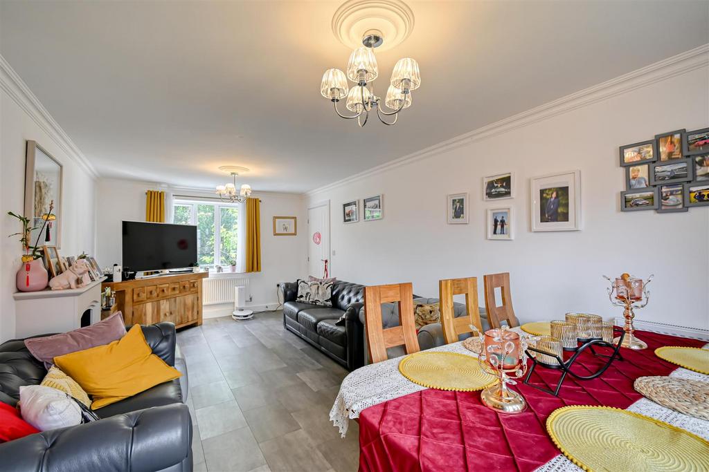 10 Greenford Drive-03.jpg