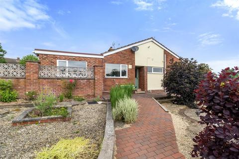 2 bedroom semi-detached bungalow for sale, Meadway, Malvern, WR14 1SB