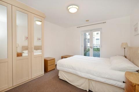 2 bedroom flat to rent, Russell Road, Kensignton, W14